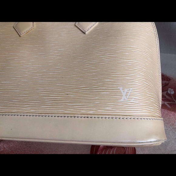 AUTHENTIC LV EPI YELLOW ALMA BAG - Picture 10 of 16